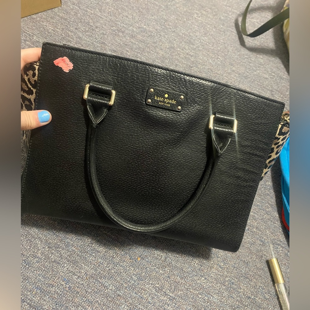 🤎🖤 Leopard Kate Spade Bag! Small paint spot!